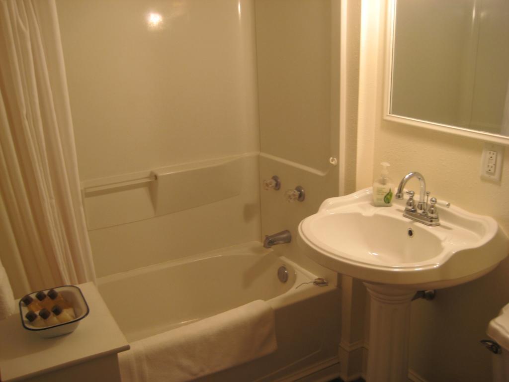 Backwoods Bed And Bath Hotel McGregor Exterior foto