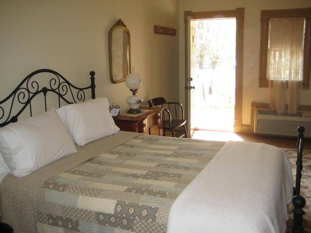 Backwoods Bed And Bath Hotel McGregor Exterior foto